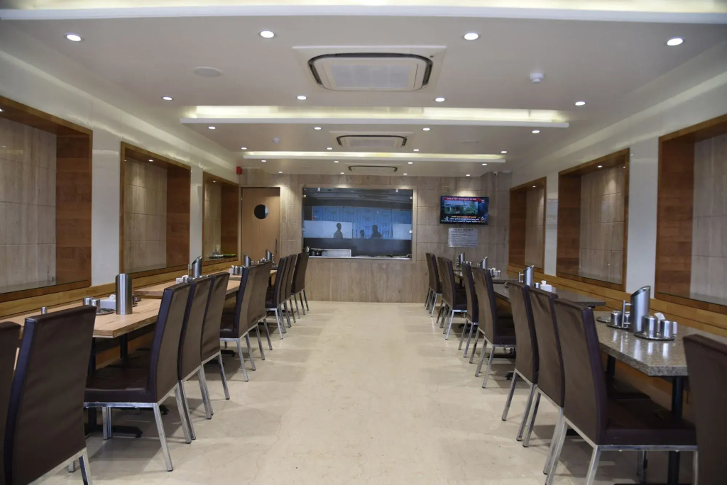 Hotel Rajhans Regent