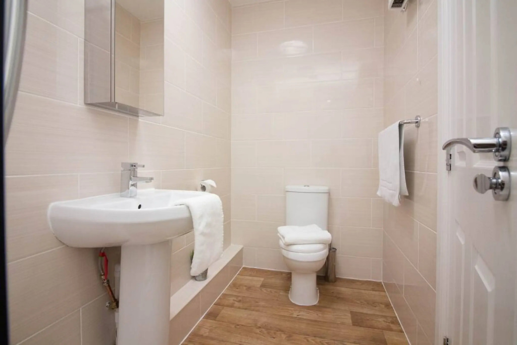 Stayzo Castle Point 18 Apartments - Premier Lodge