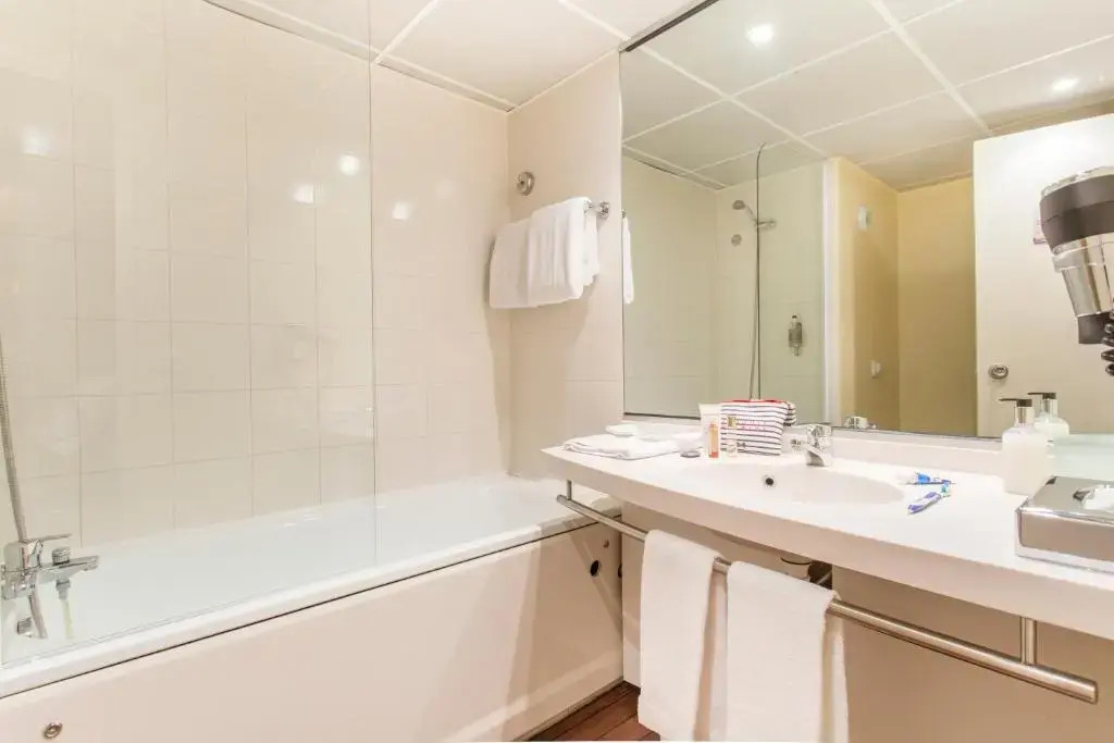Canal Suites (Ex. Suite-Home) by Popinns