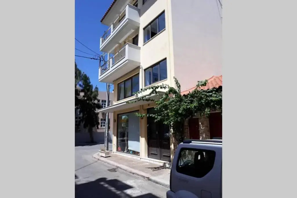 Lavrio port-centre 1bdr Apt with balcony wash machine