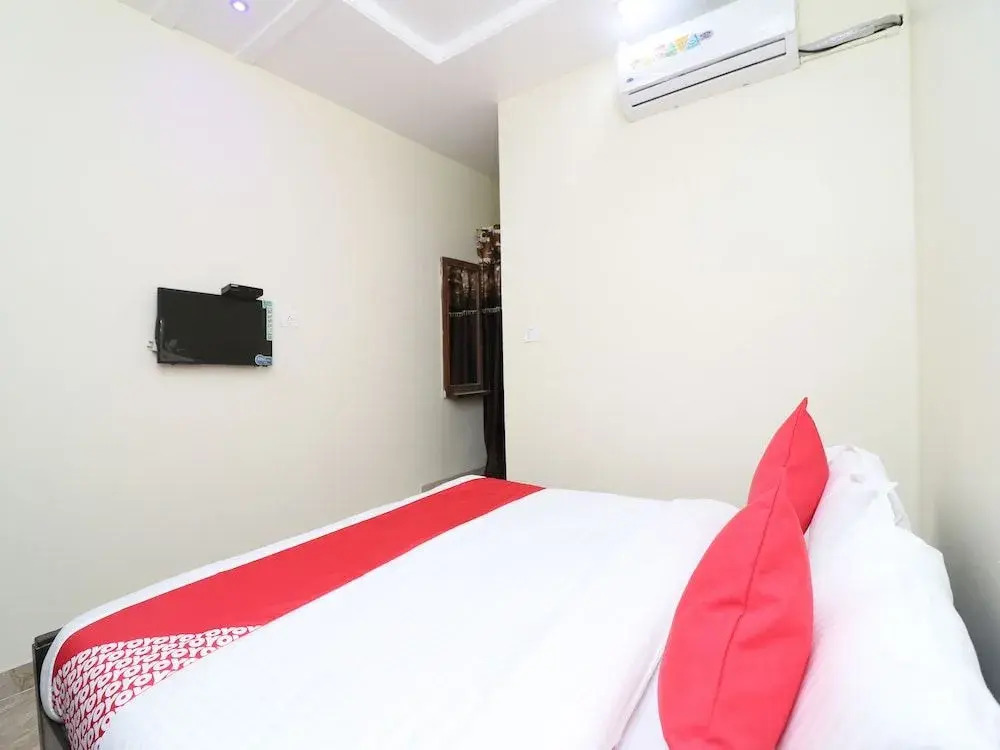 Oyo 23004 Hotel Sheraton Inn
