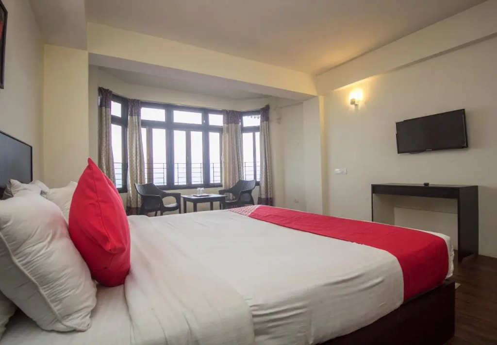 Taktse Continental by OYO Rooms