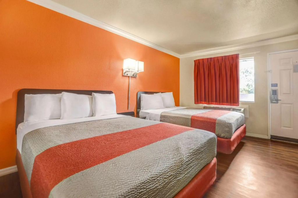 Motel 6-Fresno, CA - Belmont Ave