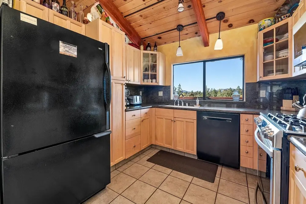 Big Bear Mountain Cabin - Spacious Mountain Home With Picturesque Views, Fast Internet! 3 Bedroom Cabin
