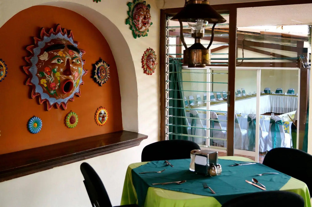 Hotel & Suites Villa del Sol