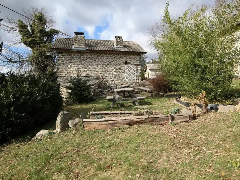 Gîte Saint-Julien-Chapteuil, 3 pièces, 4 personnes - FR-1-582-109