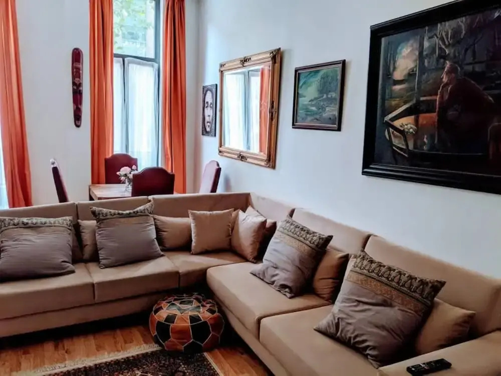 2 Bedroom North Kensington Apartment With Courtyard