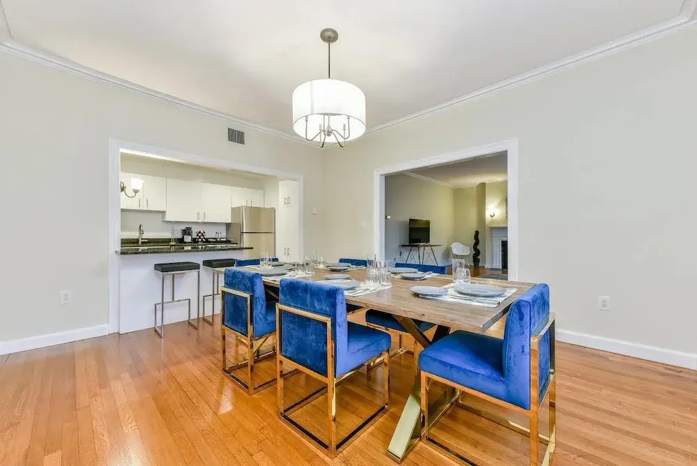 Stylish 2br/2ba Apt in Beacon Hill by Domio