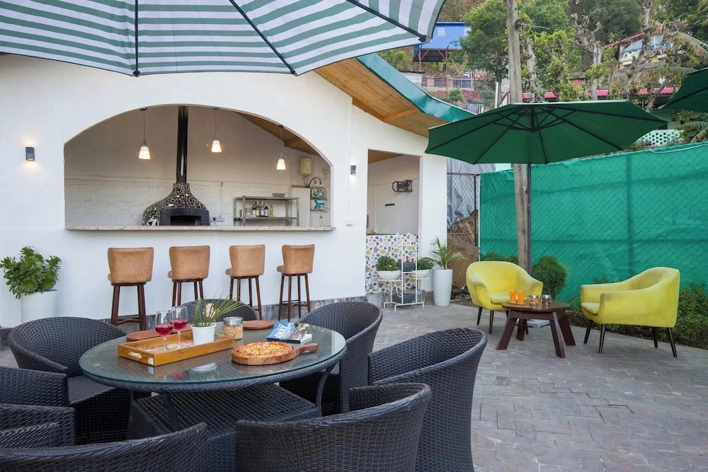 Alaya Stays Live Life 2BHK Apartment
