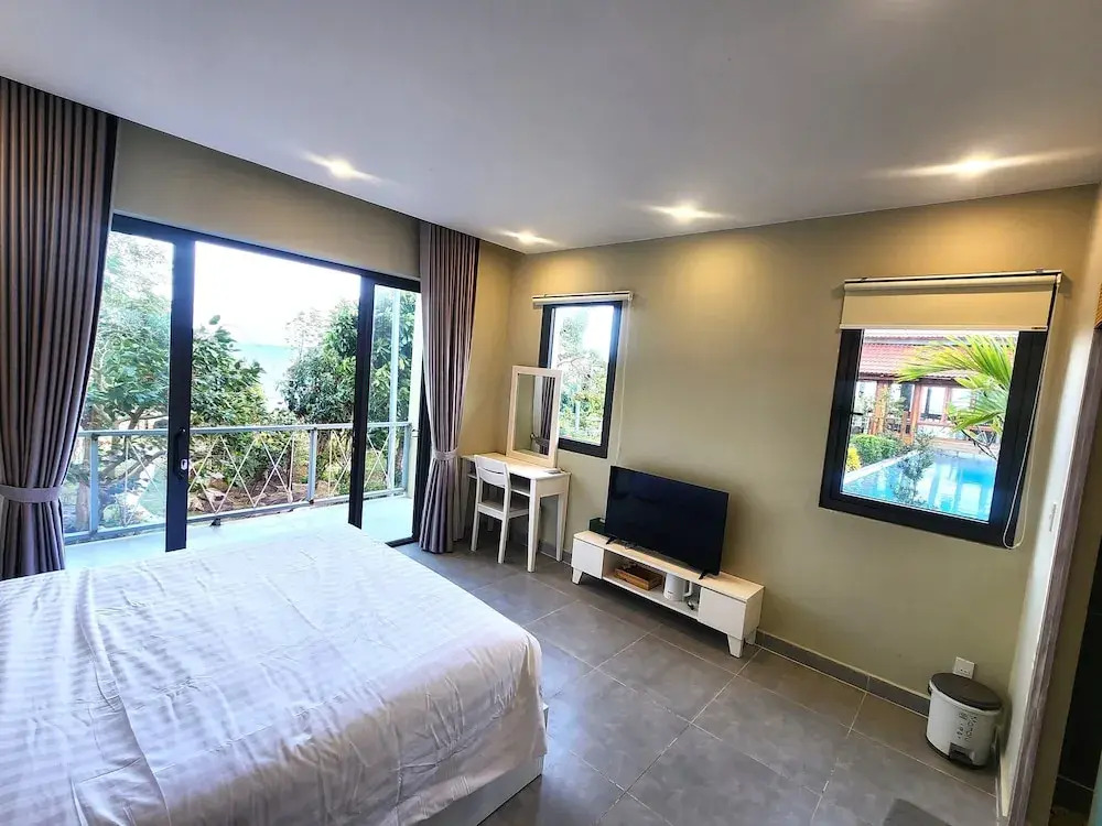 Sunny Shore Resort
