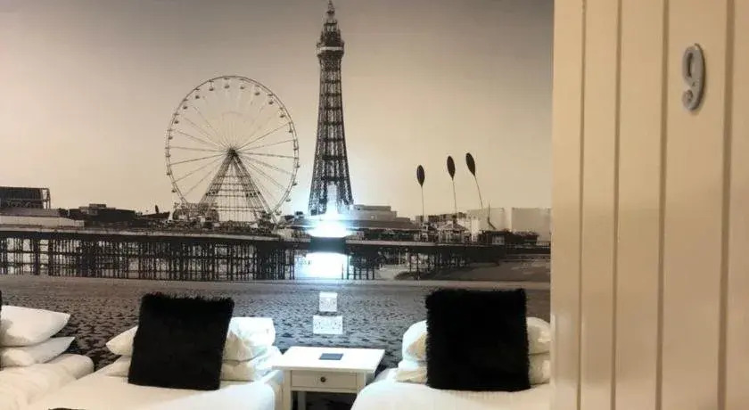 Happy Return Hotel