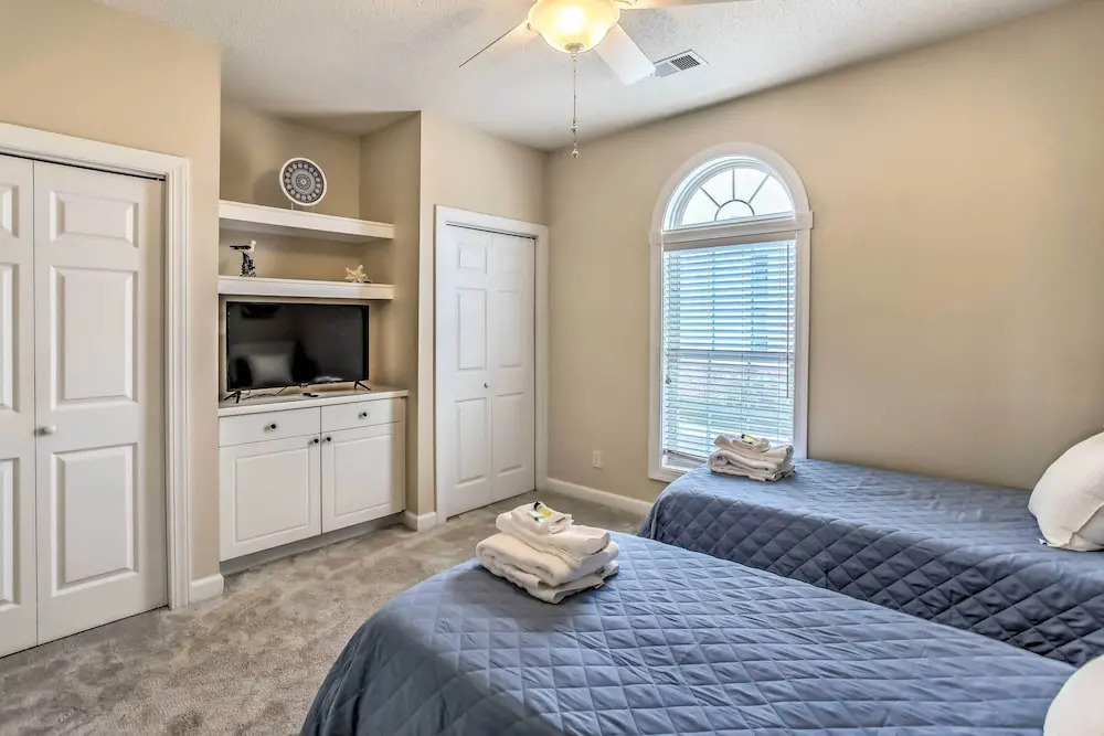 Pool, Beach & Golf: Barefoot Resort Condo!