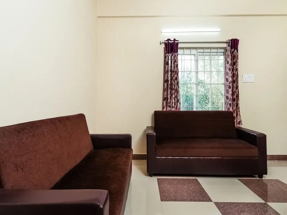 City Heart - A Comfortable Stay by OYO Rooms