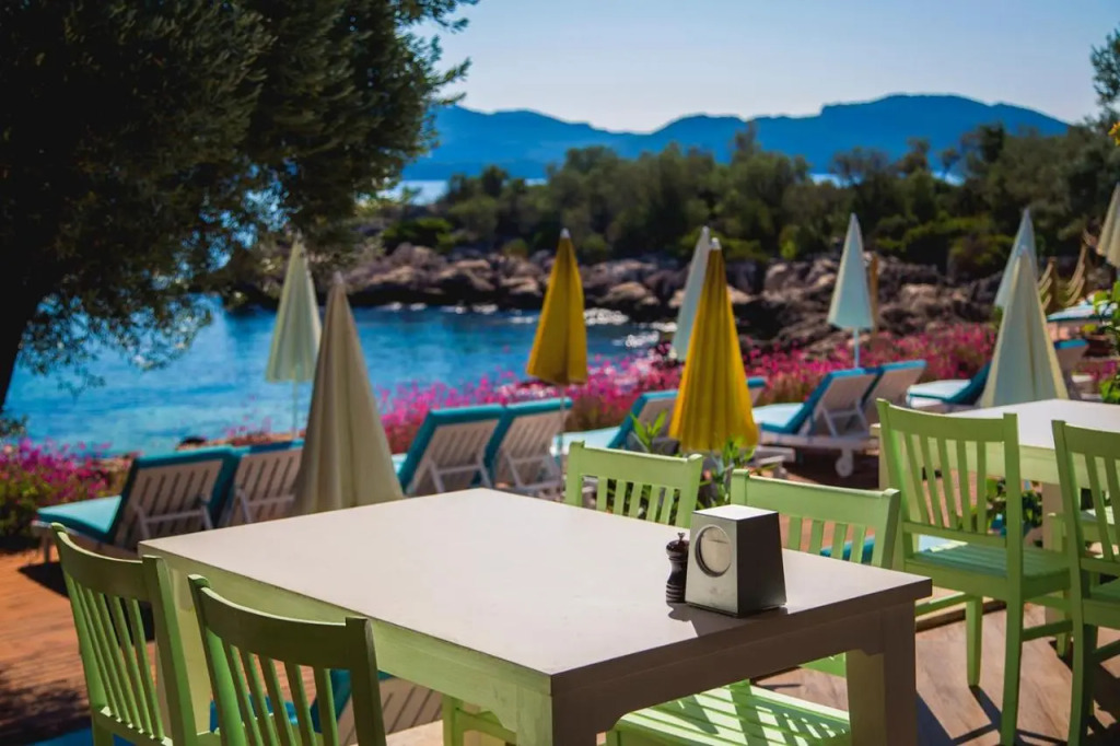 Blanca Beach Hotel