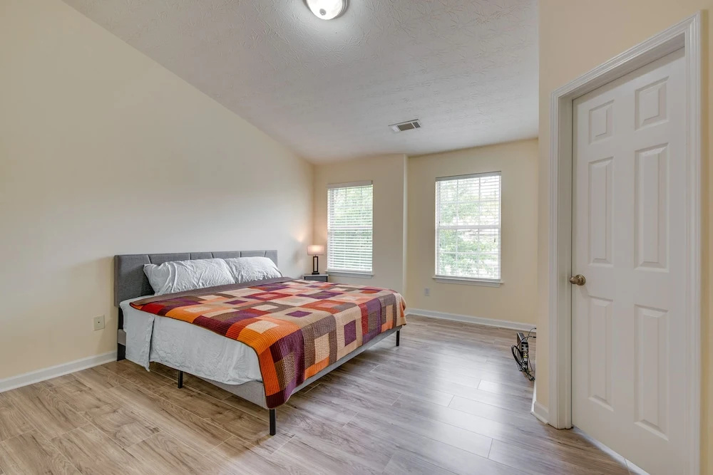 Bright Decatur Townhome ~ 10 Mi to Atlanta!
