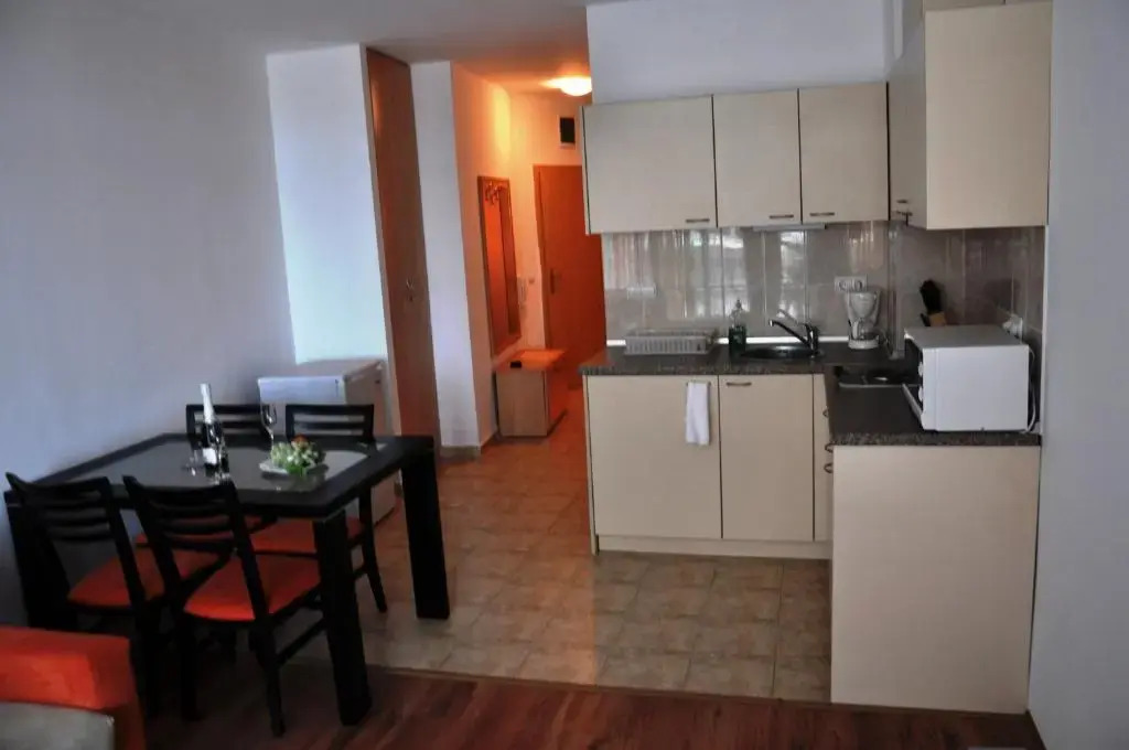 Tomi Family Apartments