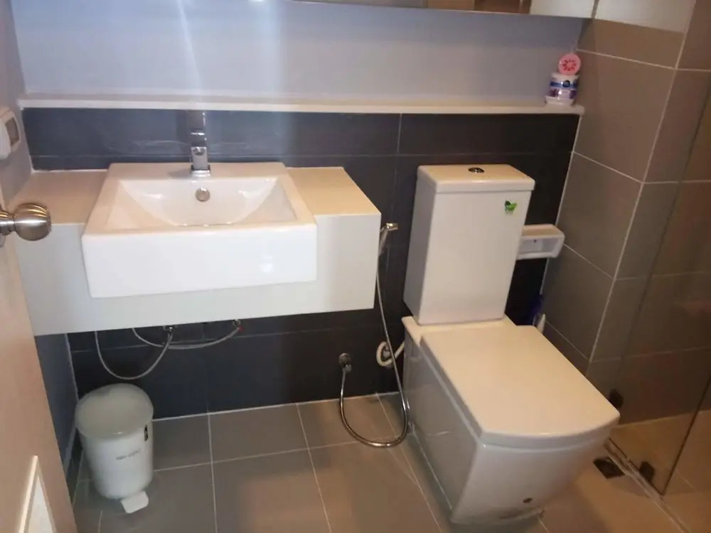 Acqua Condominium
