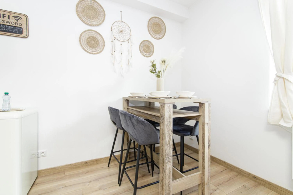 Lovely 1 Bedroom Aparment Fully Revovated