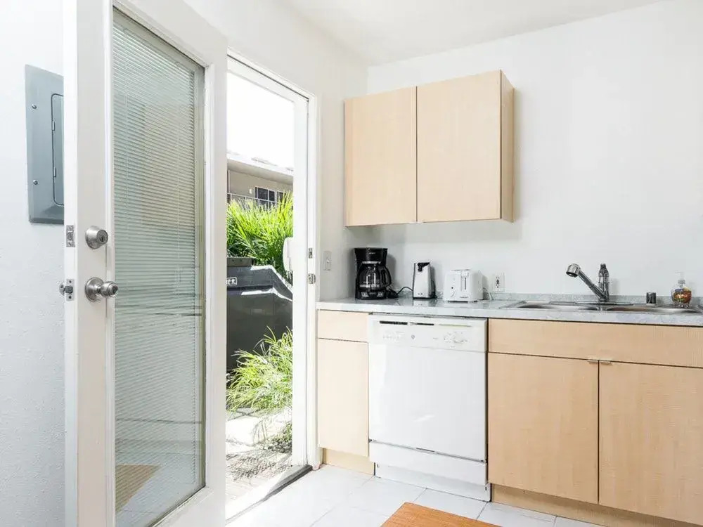 1BR Condo Steps to N Palm Canyon Dr by RedAwning