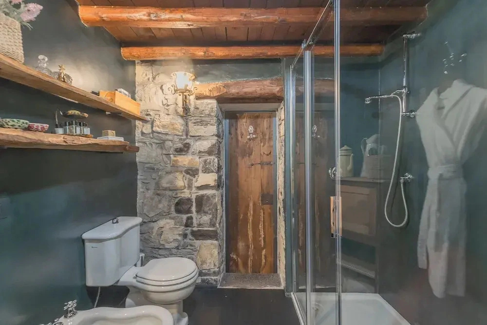 The Writers Nest by Rent all Como