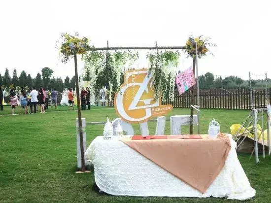 Mingzhu Lake Swan Garden Resort