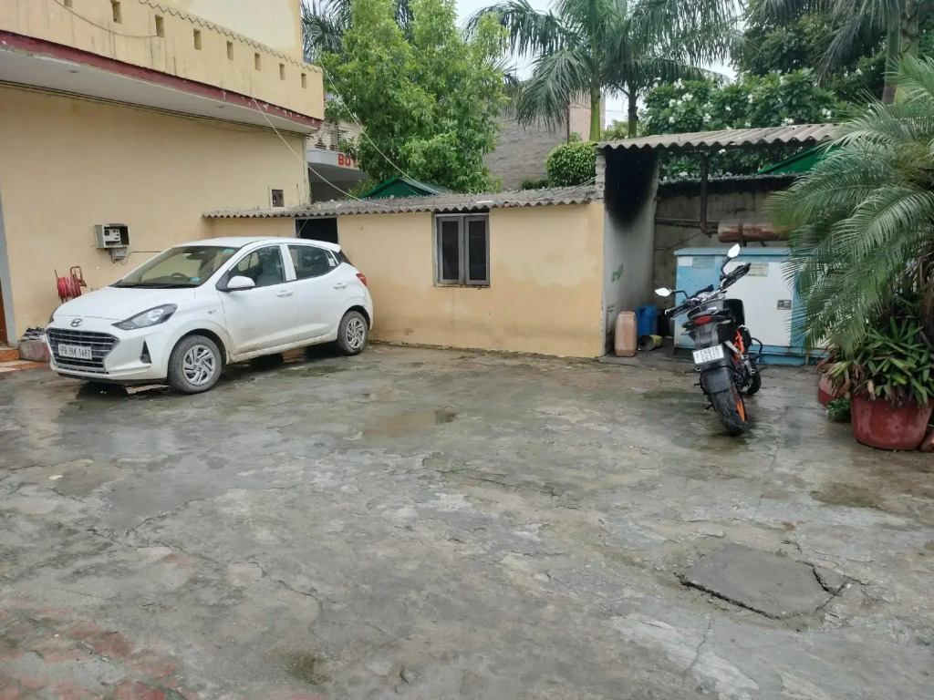 Oyo 92004 Rajeev Pg Guest House