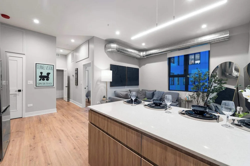 Steps from the Lake Edgewater Modern 2BD 2BA