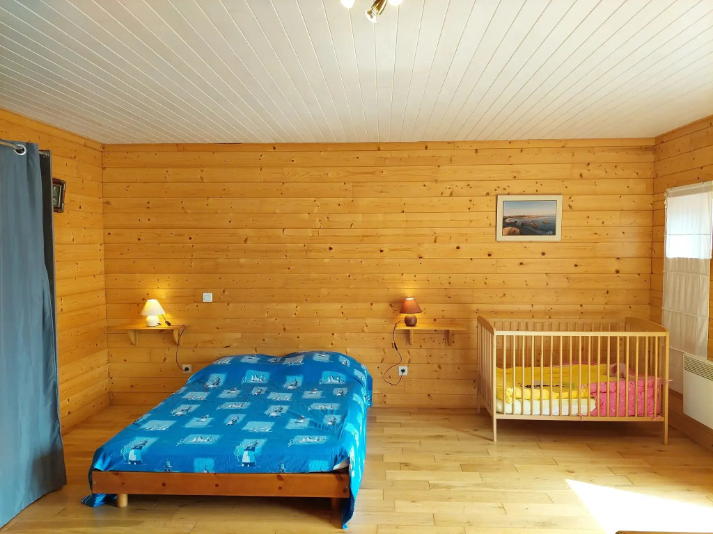Semi-detached house with sea views, Cléder