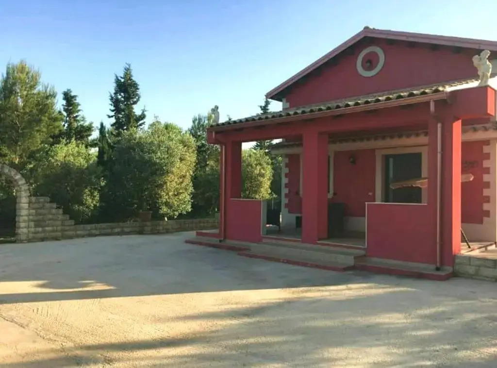 3 bedrooms villa with private pool enclosed garden and wifi at Noto