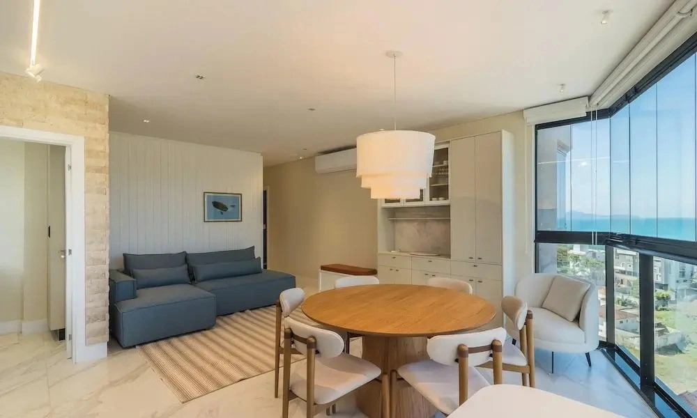Fully Equipped Stays Just Steps From the sea in Pereque Mtrs