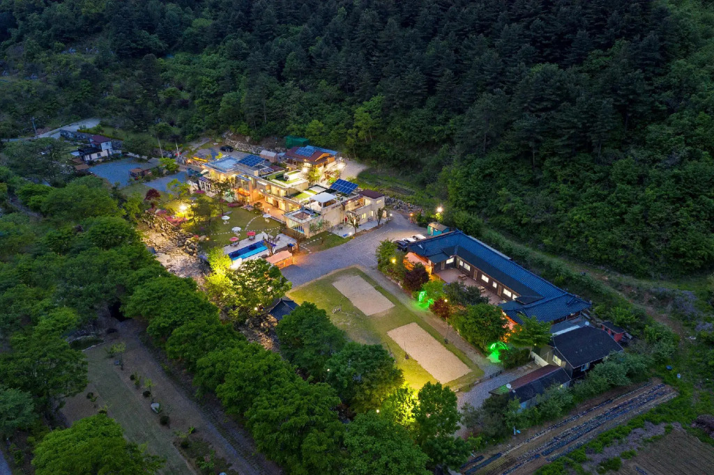 Gapyeong Healing Poolvilla Pension Town