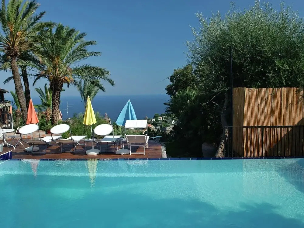 Beautiful Apartment in Beautiful Hamlet Attractive Decor and Communal Pool