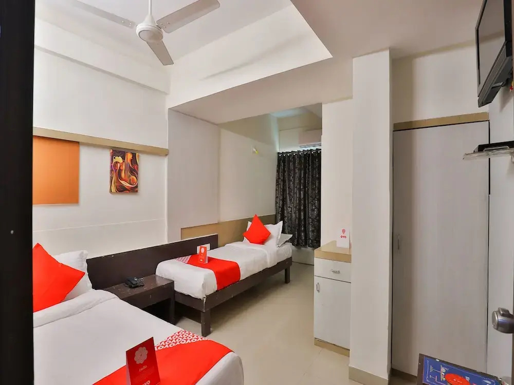 HOTEl MAPLE LEAF