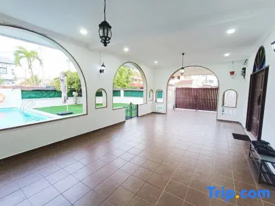 TF Klebang Private Pool Villa by Jeffery Lam Home Management