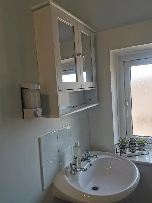 Market View, 1 bedroom unit in the heart of Leek