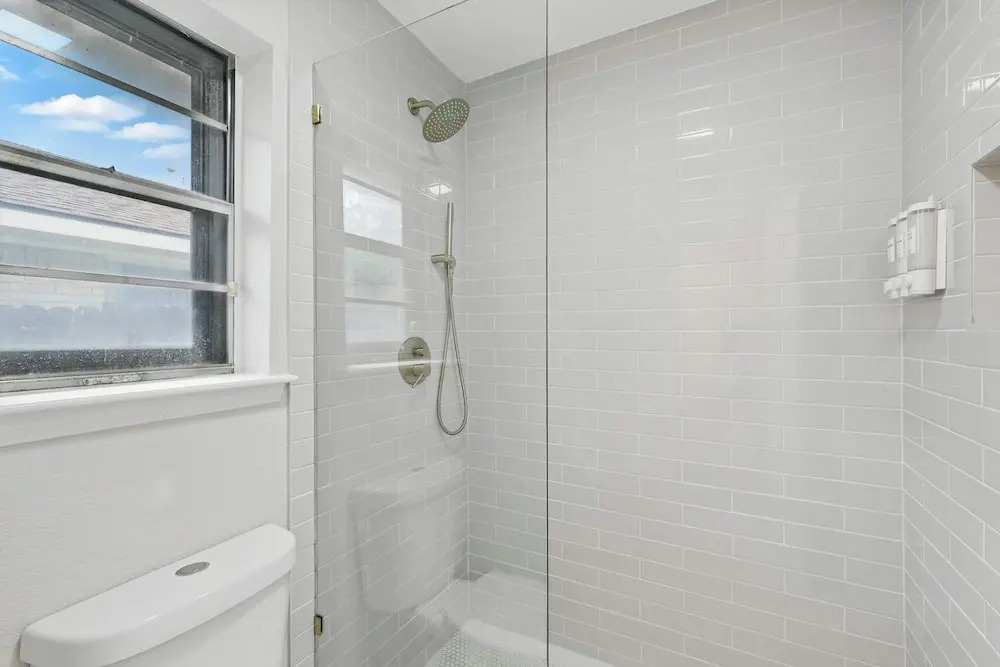 Spacious 5BR 3BA Retreat With Pool & Hot Tub