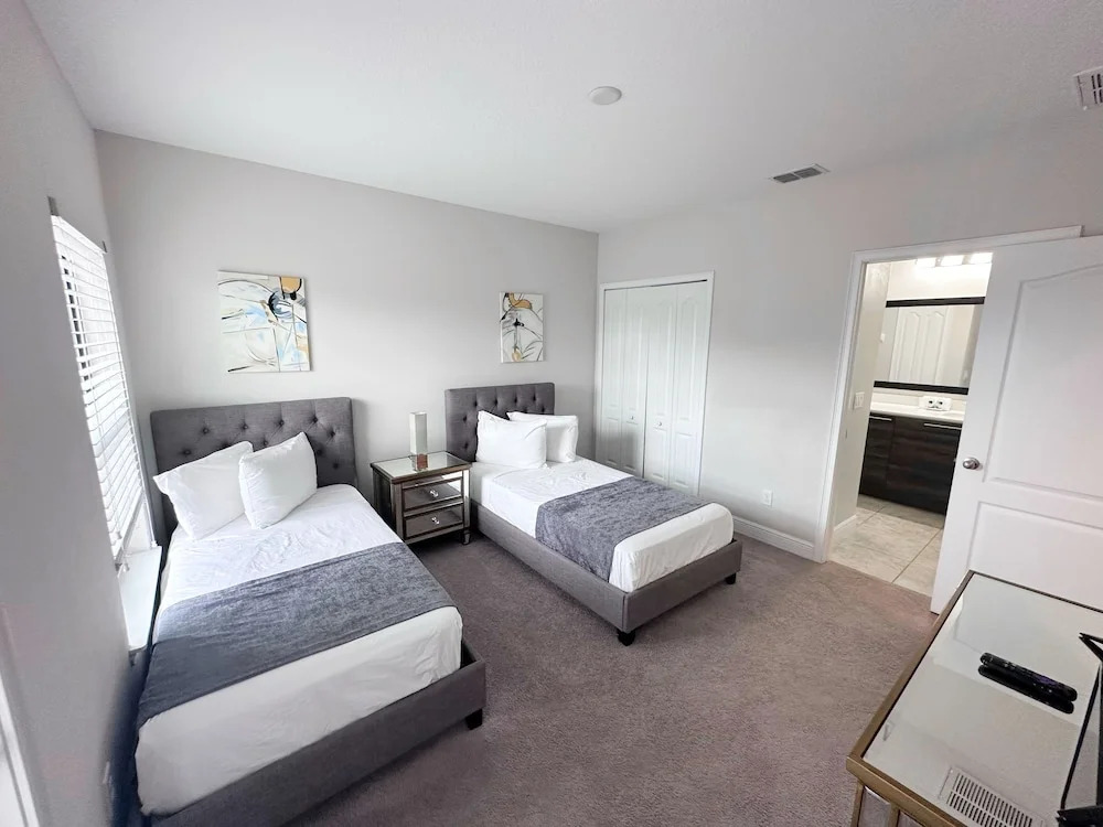 Balmoral Resort- 111kb 2 Bedroom Townhouse by RedAwning