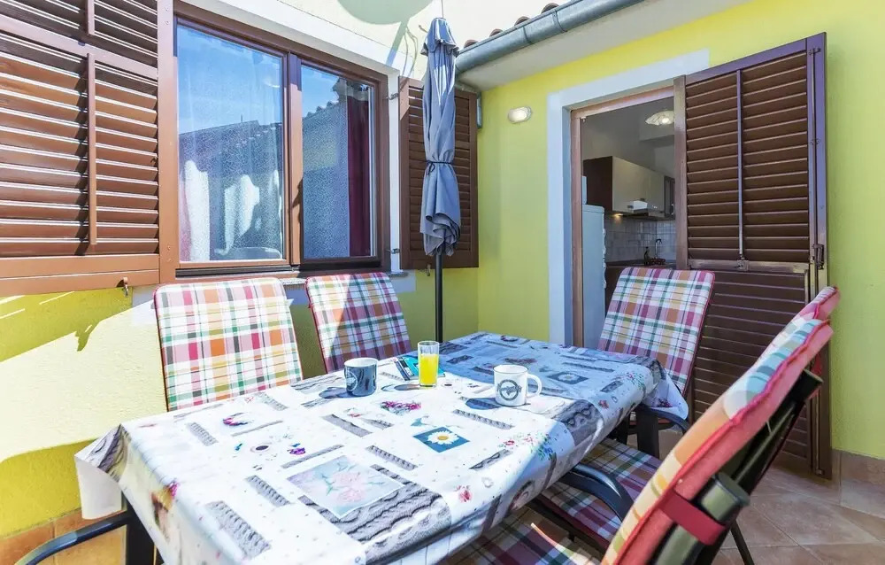 Stunning Apartment in Fazana With Wifi and 3 Bedrooms