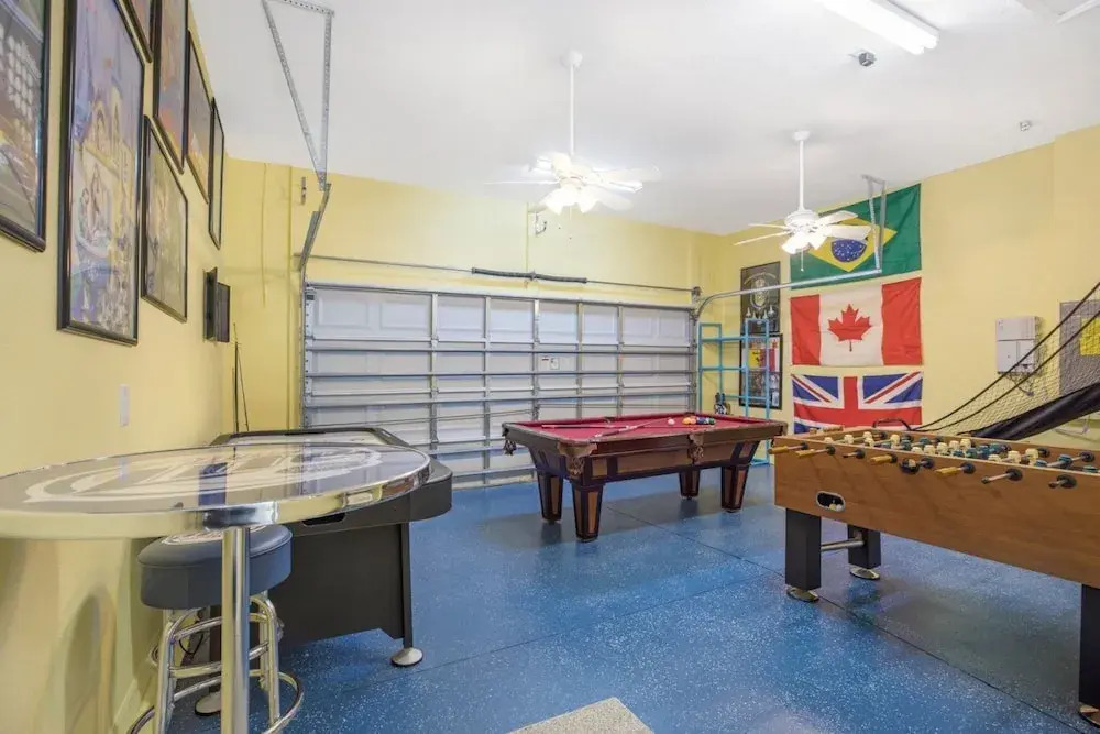 Award Winning Vacation Home With South Facing Pool And Spa Overlooking Conservation Land