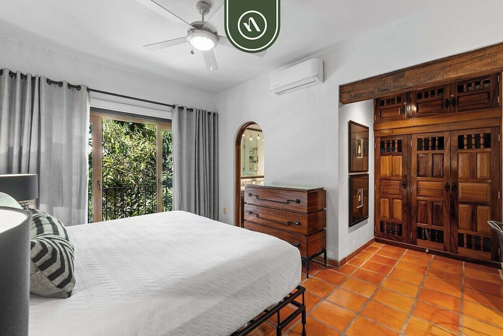 Stylish 2 BR Condo in Romantic Zone - Rooftop Pool