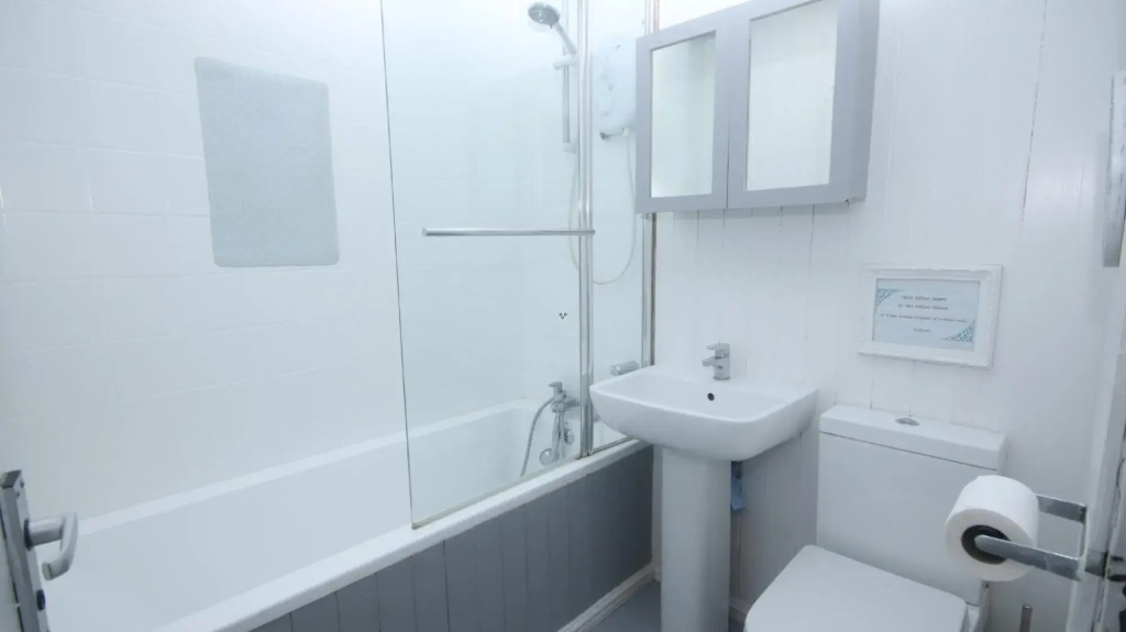 17H Medmerry Park 2 Bedroom Chalet