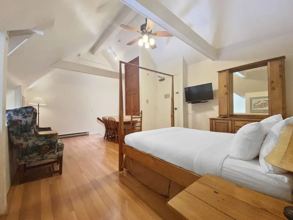 Ski Lodge 209 2br 2 Bedroom Condo by Redawning