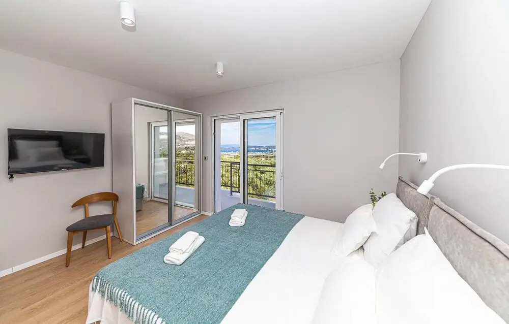 Lovely Home In Kastel Stafilic