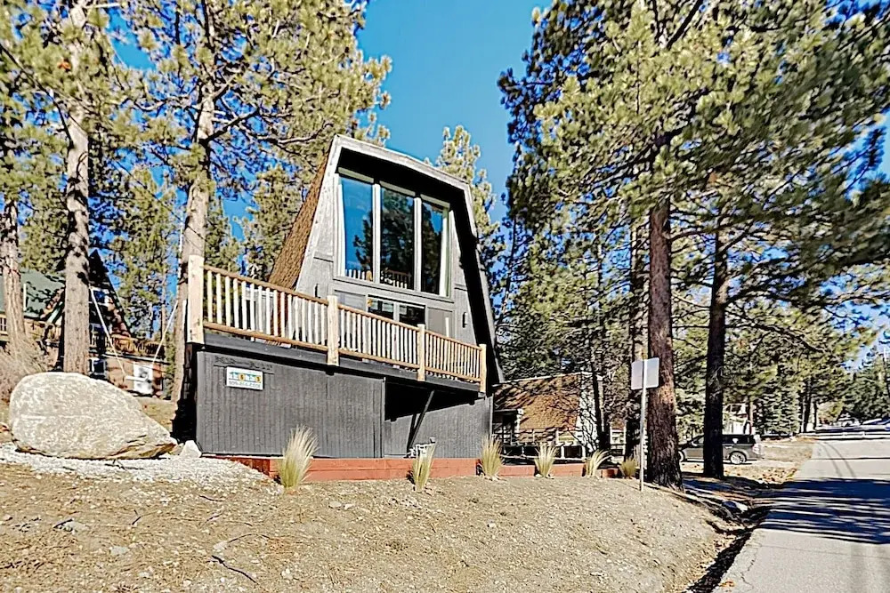 Rustic-chic Remodel W/ Fireplace, Deck & Hot Tub! 3 Bedroom Cabin