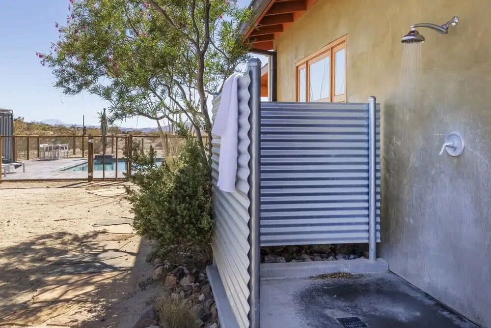 Moonview Modern Hot Tub, Bbq & Private Pool 2 Bedroom Home by RedAwning