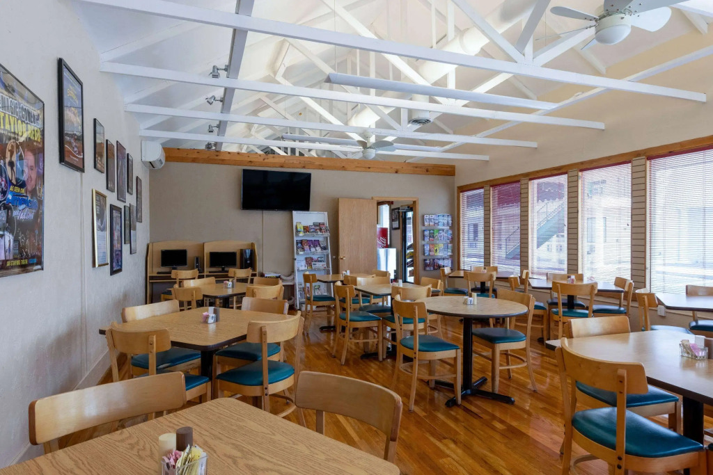 Super 8 by Wyndham Branson - Shepherd of the Hills Exwy