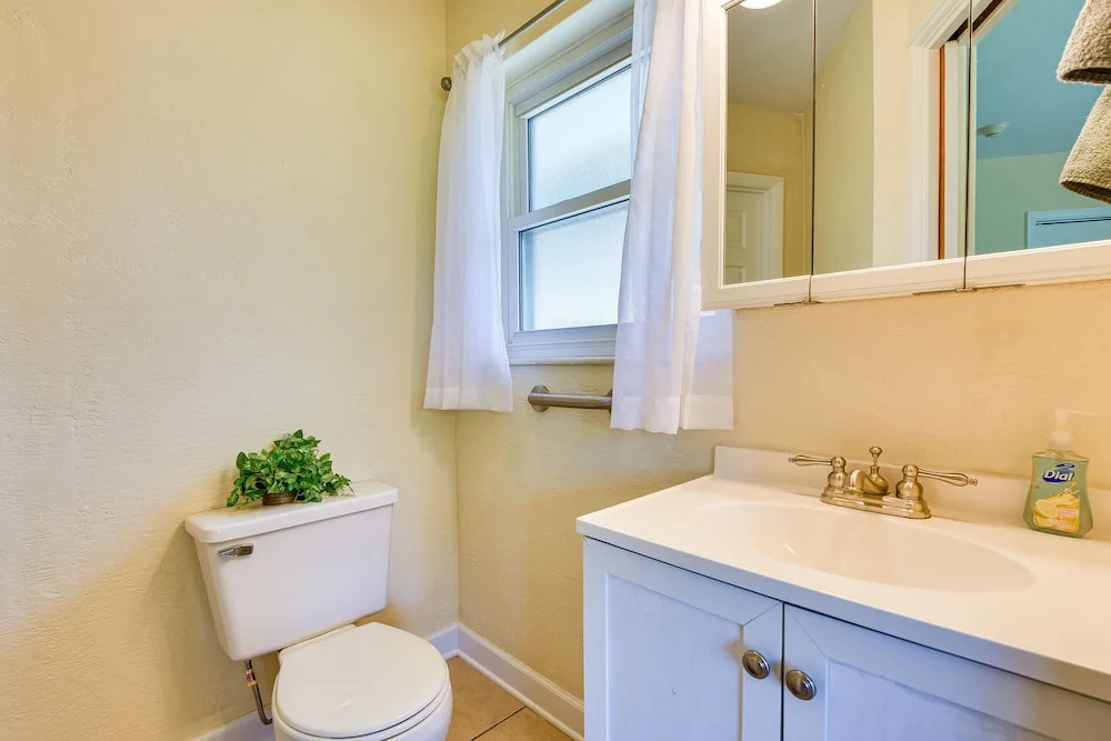 Bradenton Rental w/ Fenced Yard, Covered Patio!