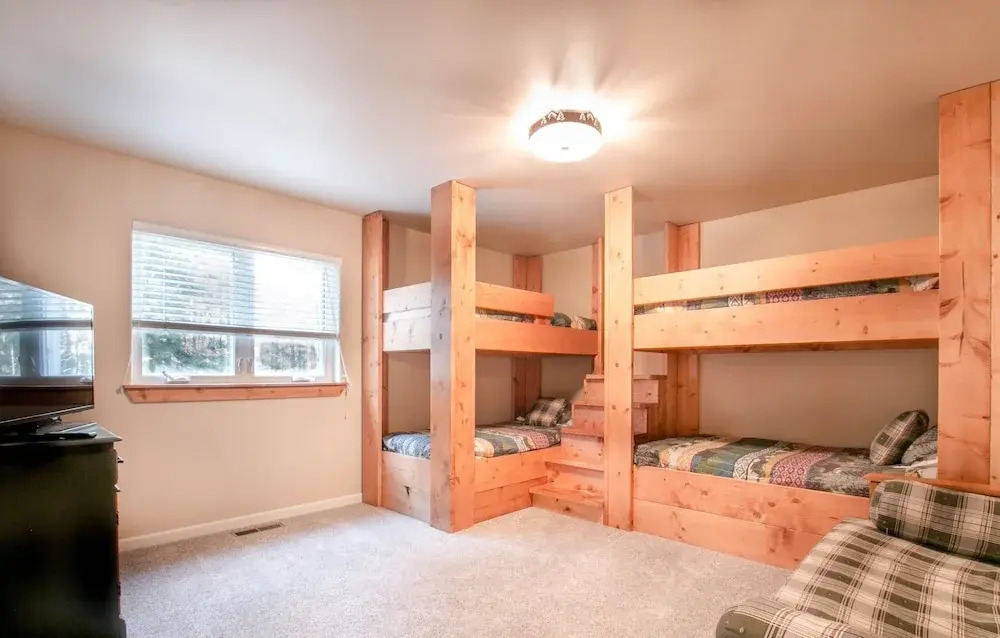 Getaway Moose Apartment 3 NW Comfy Cabins