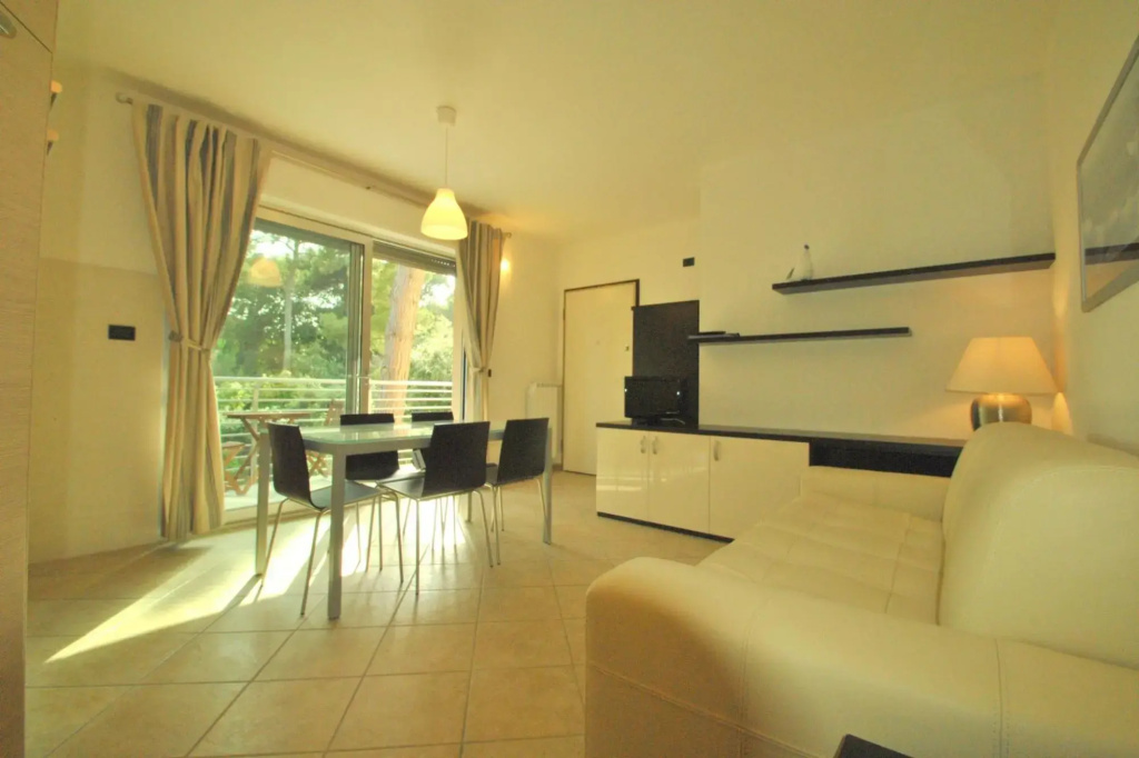 In vacation residence, mt. 50  from the sea, apartment on the 1st floor with terrace, 3 beds. Reserv-Venus- Bilocale Mare
