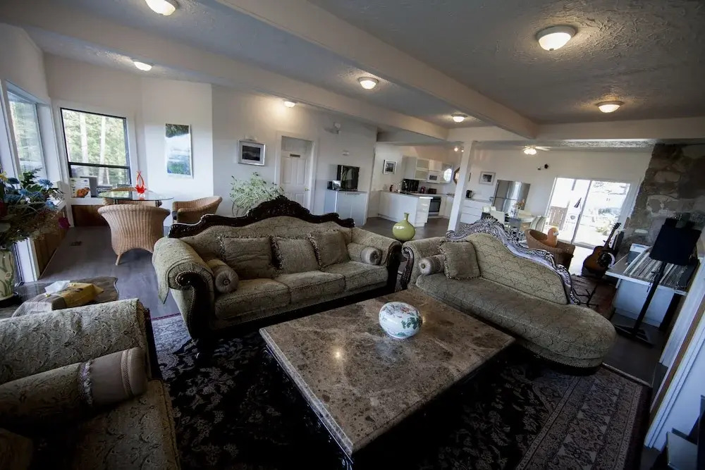 Shangri-La Oceanfront B&B